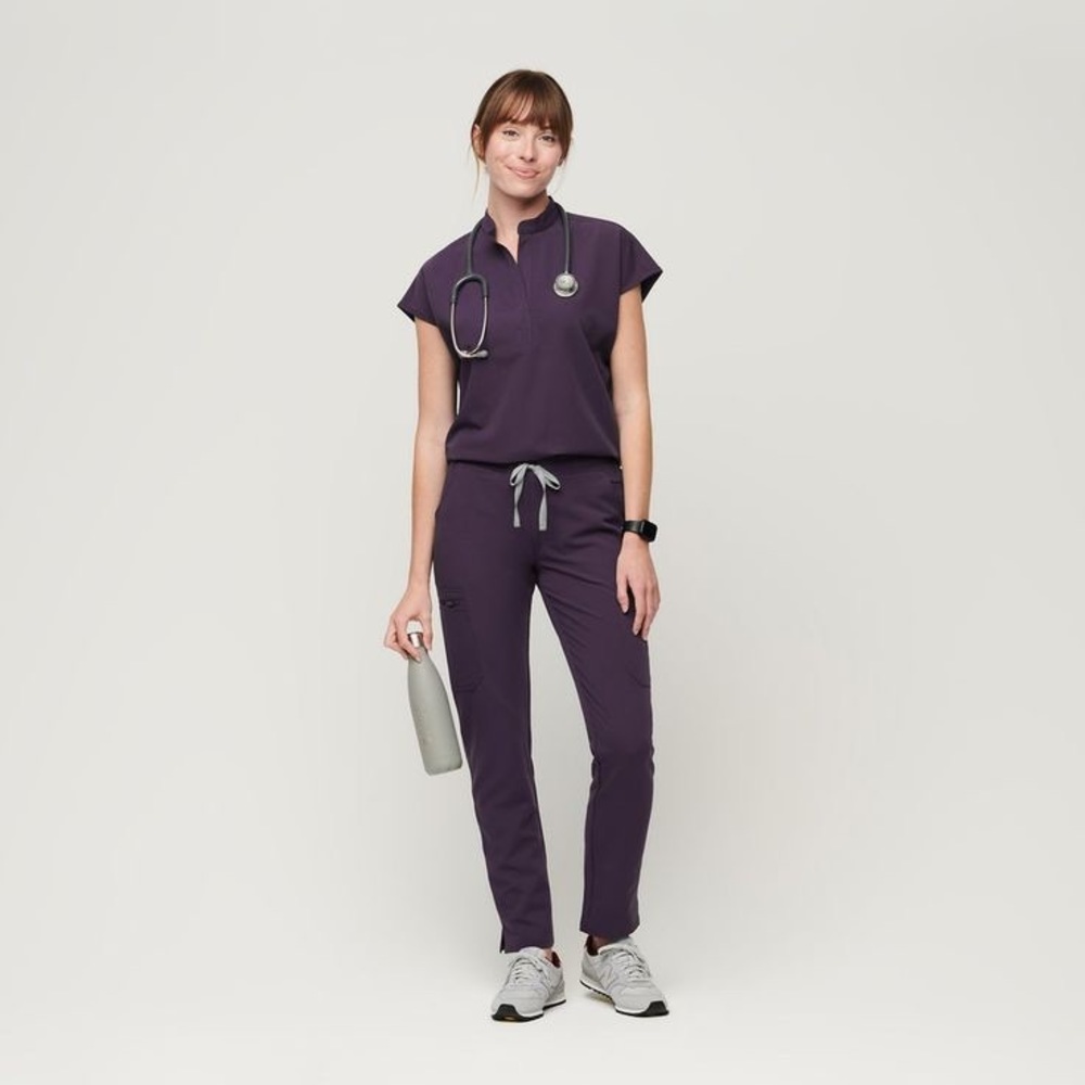 NWOT LIMITED EDITION Figs Rafaela Oversized Scrub Top - Purple Shadow (M) - Picture 2 of 6
